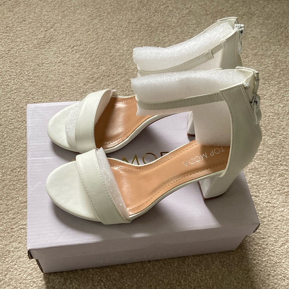 Over the top strap ankle medium heel, white size 7
